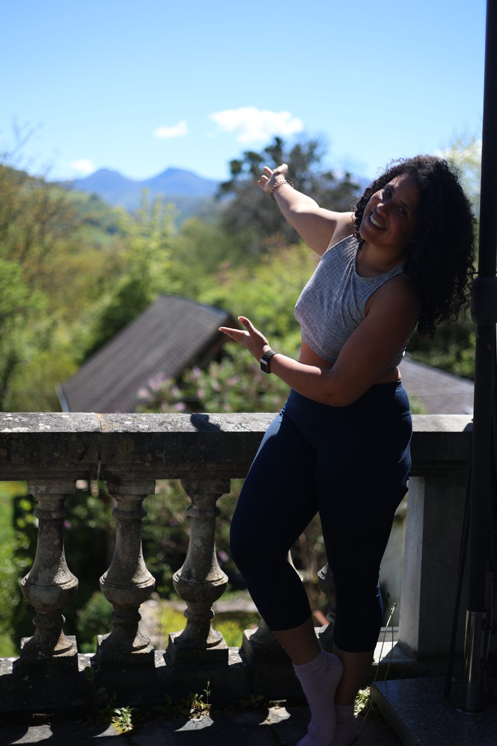 Mana, bras ouverts vers les montagnes du Béarn